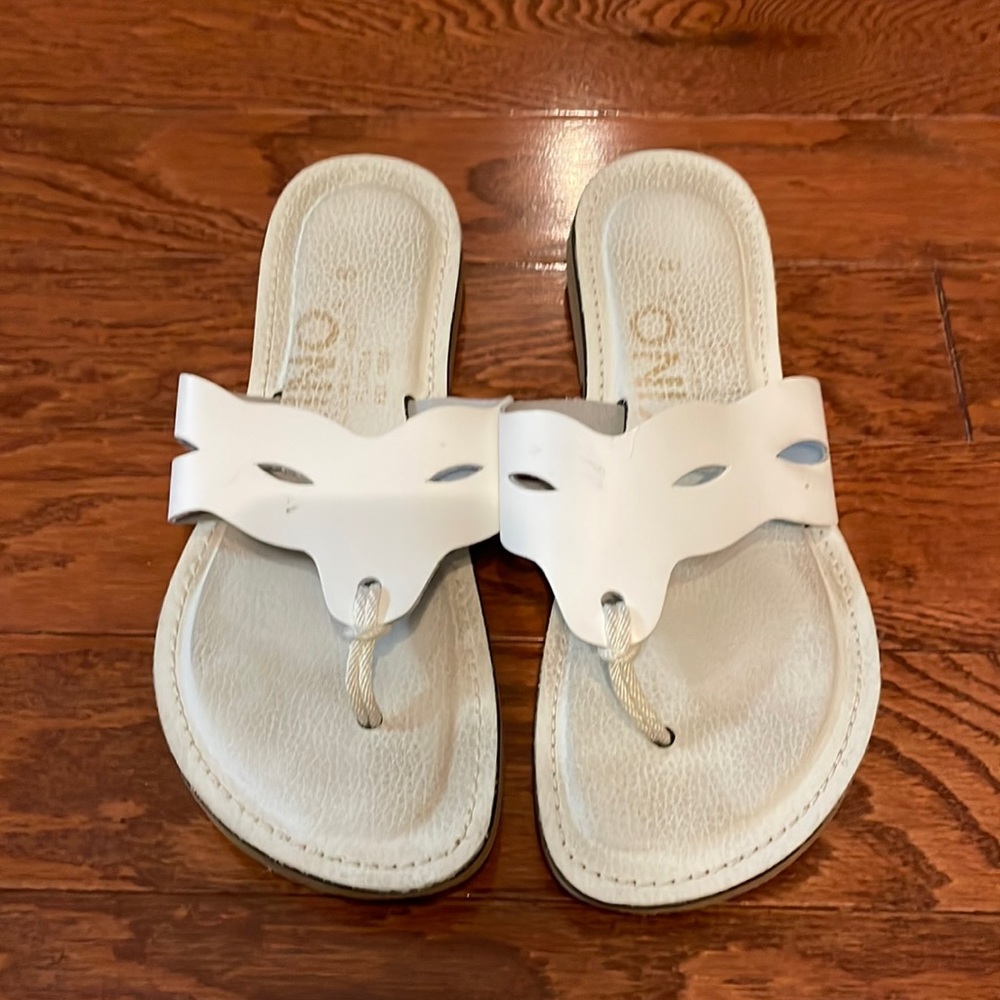 Kino white sandals size 8